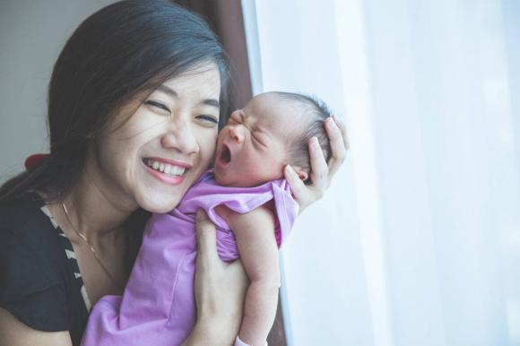 trẻ mỉm cười khi ngủ, tại sao trẻ mỉm cười khi ngủ, kiến thức chăm sóc trẻ