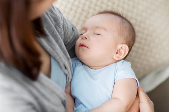 trẻ mỉm cười khi ngủ, tại sao trẻ mỉm cười khi ngủ, kiến thức chăm sóc trẻ