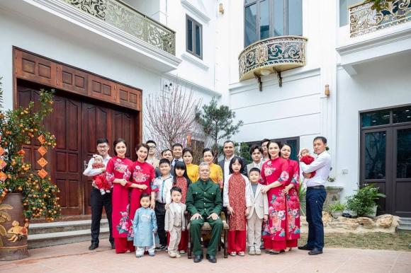 Hòa Minzy, biệt thự của bố mẹ Hòa Minzy, bố mẹ Hòa Minzy