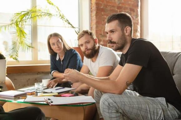 5 điều không nên nói nơi công sở, môi trường công sở, người thông minh ở công sở