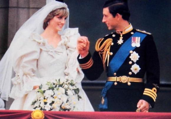 Thái tử Charles, Công nương Diana, hoàng gia anh 