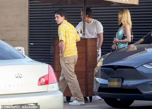brooklyn beckham, cậu cả nhà becks, bất tài, sao hollywood 
