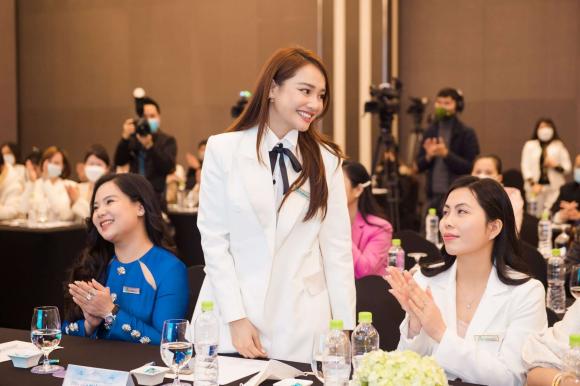 Diễn viên nhã phương,nhã phương đi event,sao việt