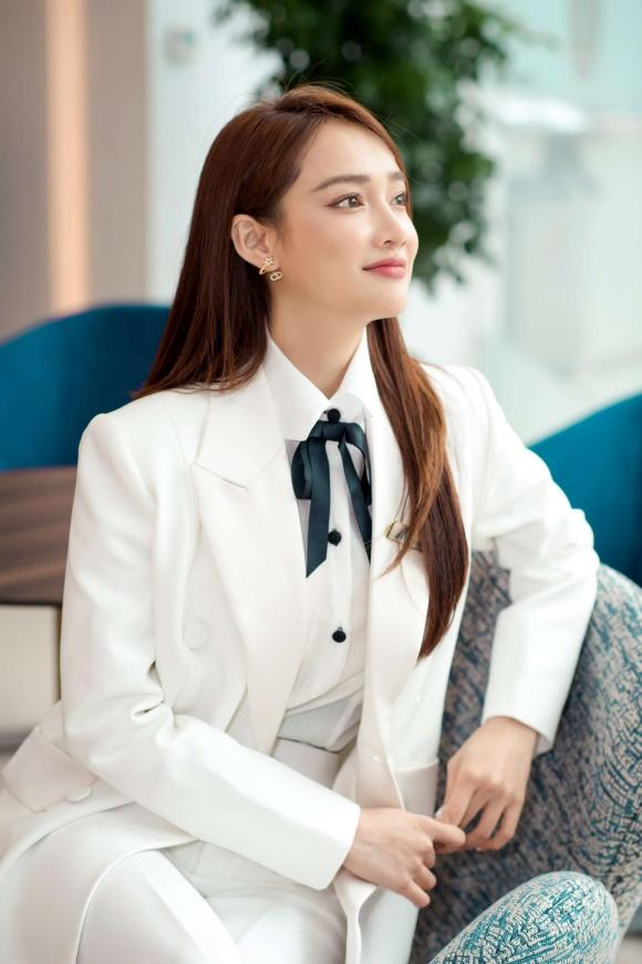 Diễn viên nhã phương,nhã phương đi event,sao việt