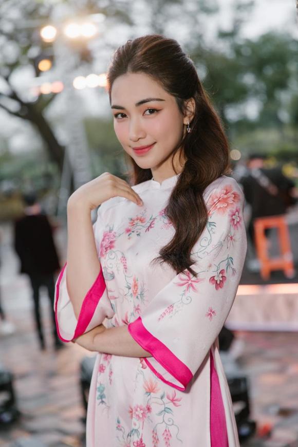 ca sĩ Hòa Minzy, sao Việt