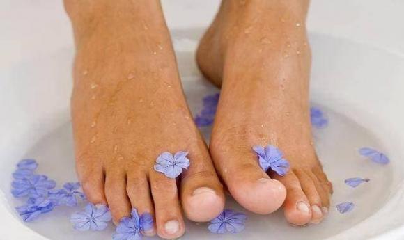 phù nề, mang thai, chăm sóc bà bầu