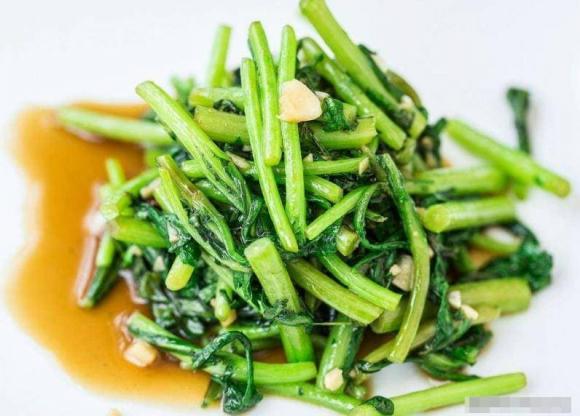 rau cải cúc, xào rau, dạy nấu ăn