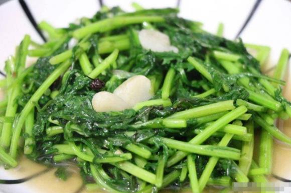 rau cải cúc, xào rau, dạy nấu ăn