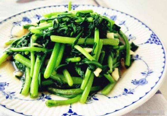 rau cải cúc, xào rau, dạy nấu ăn