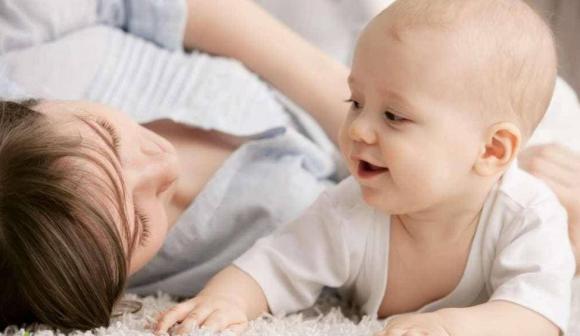 chăm sóc mắt trẻ nhỏ, chăm con, lưu ý khi chăm sóc trẻ