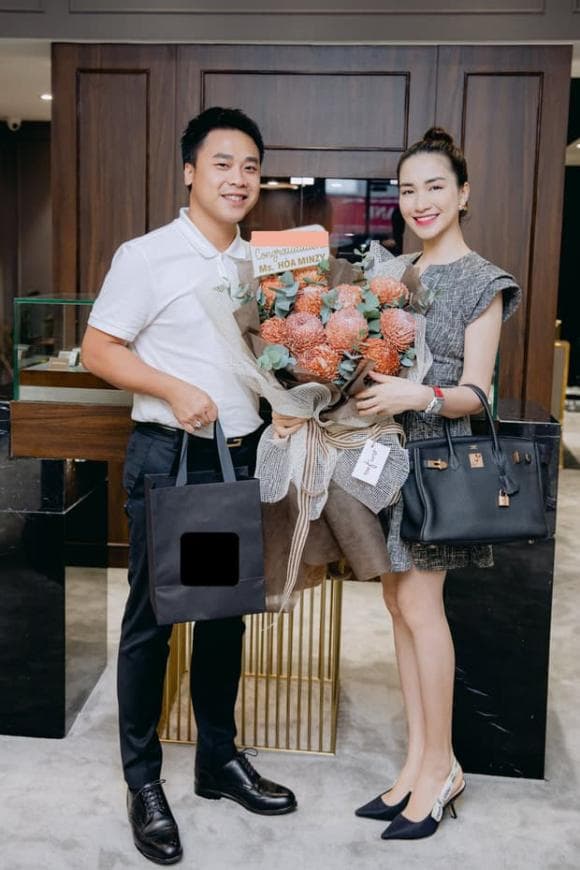 Thiếu gia Minh Hải, Hòa Minzy, Sao Việt