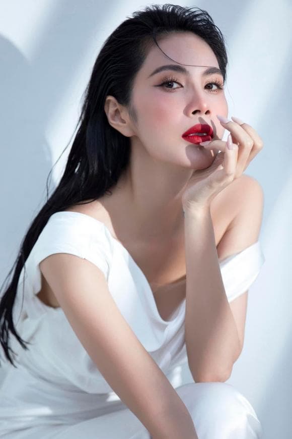 Thủy Tiên, Sao Việt, Nữ ca sĩ, Công Vinh