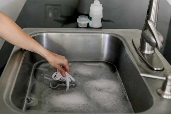 dây giày, dây giày trắng, làm sạch dây giày trắng, giặt dây giày trắng, cách làm sạch dây giày