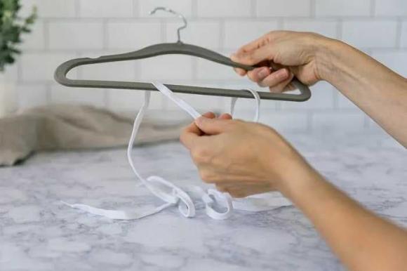 dây giày, dây giày trắng, làm sạch dây giày trắng, giặt dây giày trắng, cách làm sạch dây giày