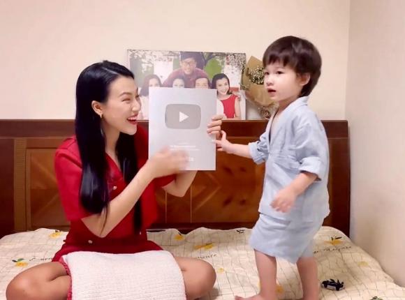 Hoàng Oanh, Hoàng Oanh nhận nút bạc, sao việt 