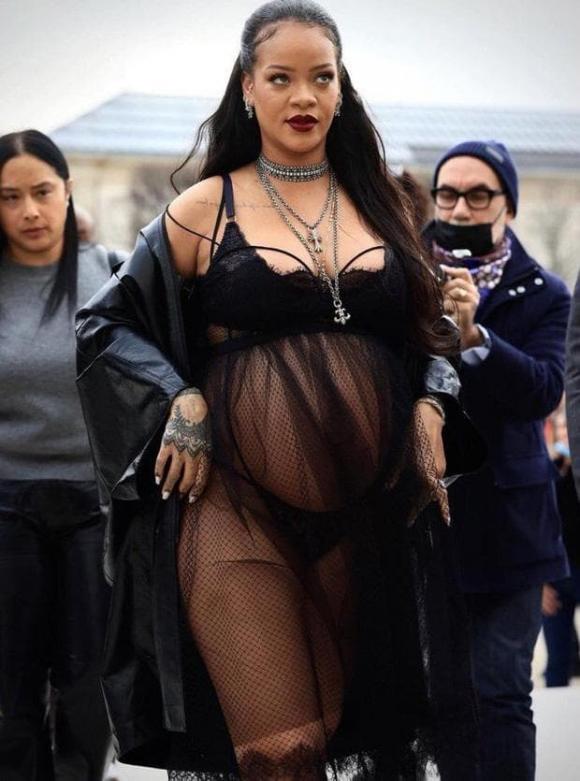 Tuần lễ thời trang Paris, Rihanna, bà bầu, thời trang