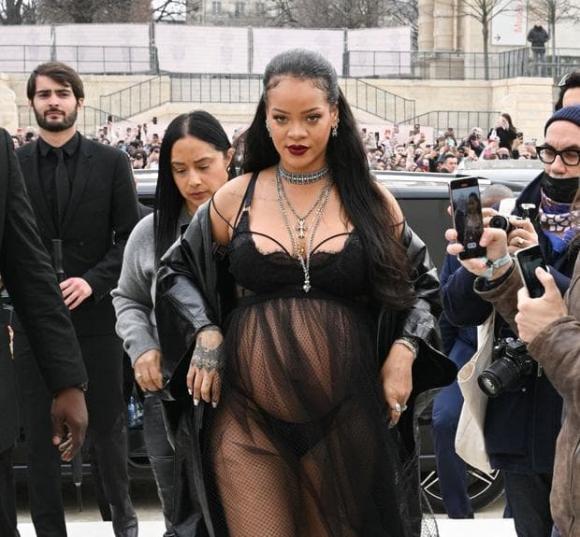 Tuần lễ thời trang Paris, Rihanna, bà bầu, thời trang