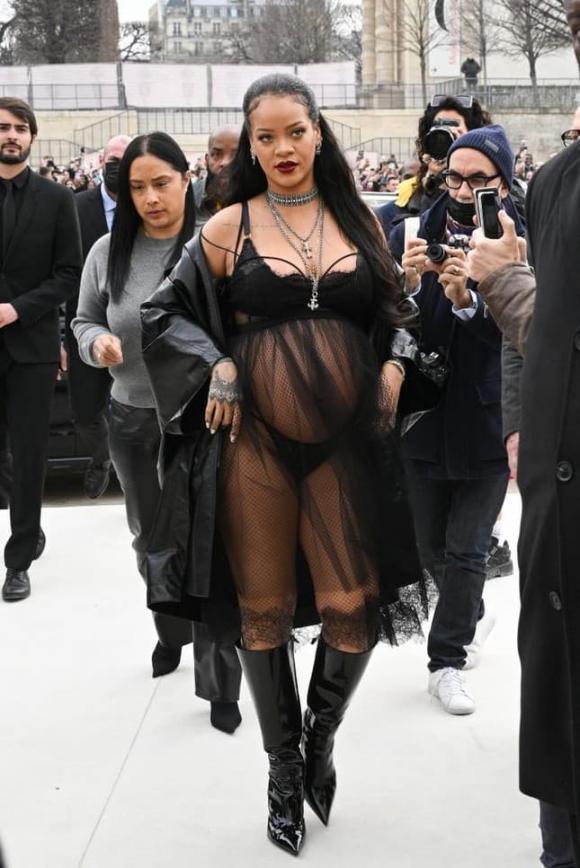 Tuần lễ thời trang Paris, Rihanna, bà bầu, thời trang