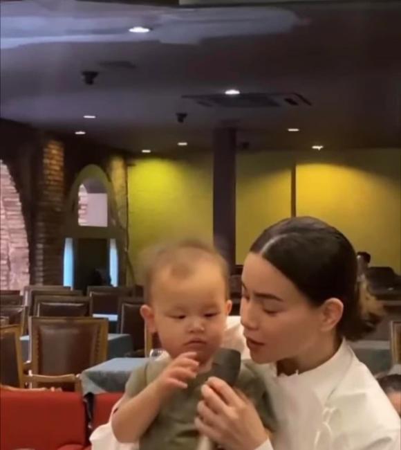 ca sĩ Hồ Ngọc Hà, sao Việt