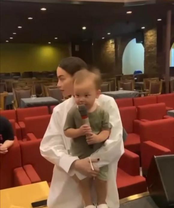 ca sĩ Hồ Ngọc Hà, sao Việt