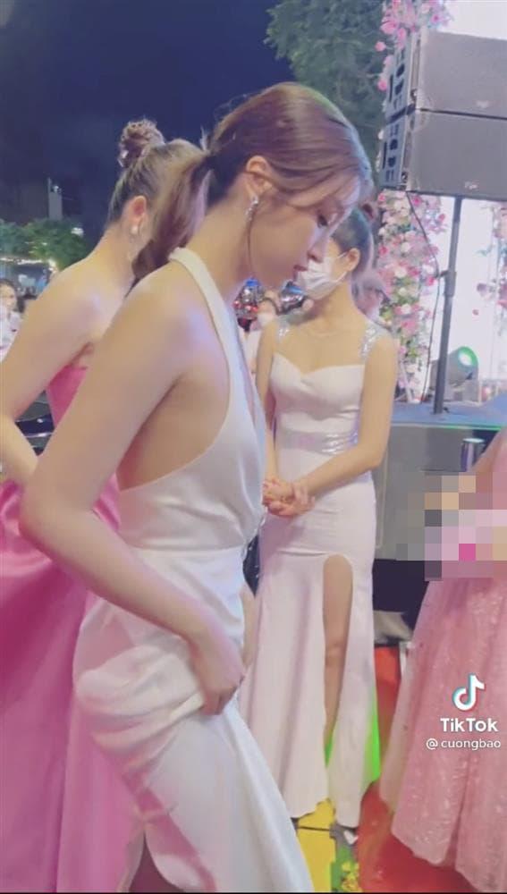 Đỗ Mỹ Linh, Đỗ Mỹ Linh ngực lép, sao việt 