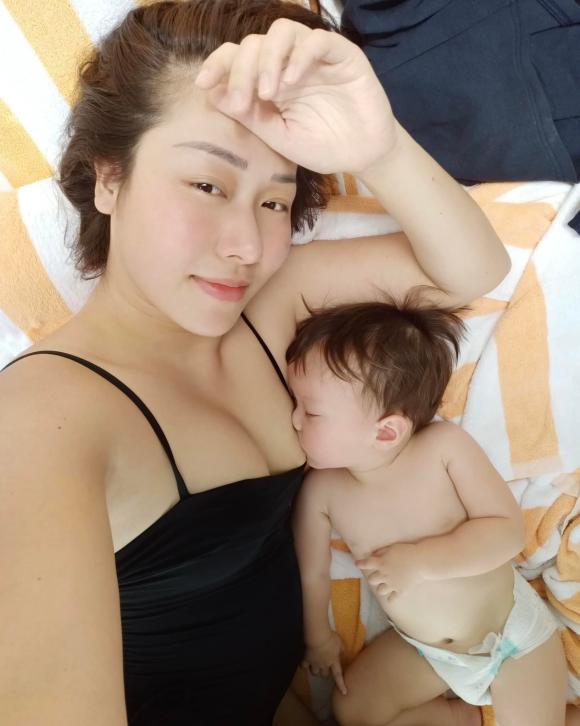 Hoa hậu Ngô Phương Lan, chăm con, nuôi con bằng sữa mẹ