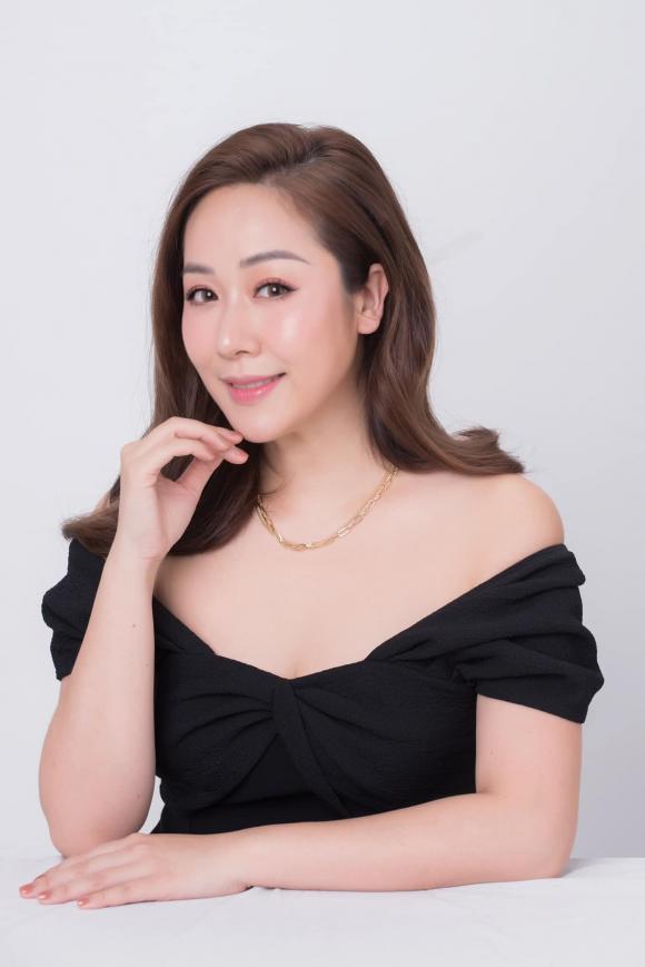 Hoa hậu Ngô Phương Lan, chăm con, nuôi con bằng sữa mẹ