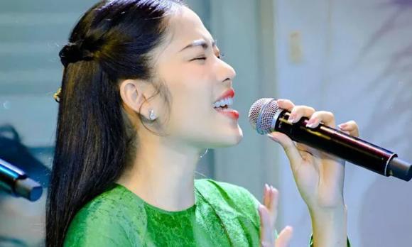 Nam Em, Sao Việt, Nữ ca sĩ, Người đẹp