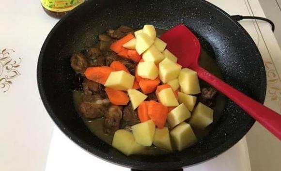 sườn heo, sườn heo hầm khoai tây, món ngon mỗi ngày