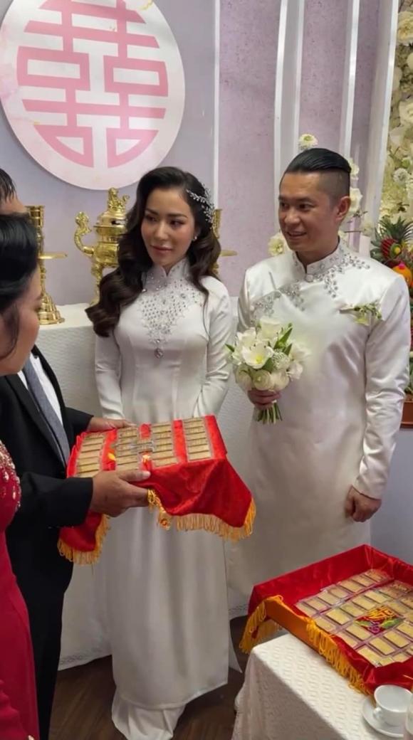 của hồi môn, cô dâu được tặng vàng, tặng vàng, giá vàng