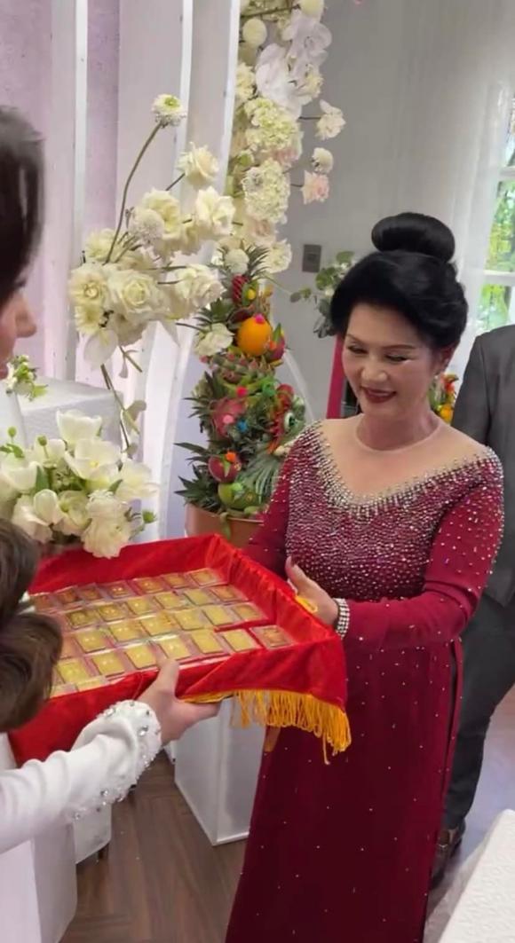 của hồi môn, cô dâu được tặng vàng, tặng vàng, giá vàng