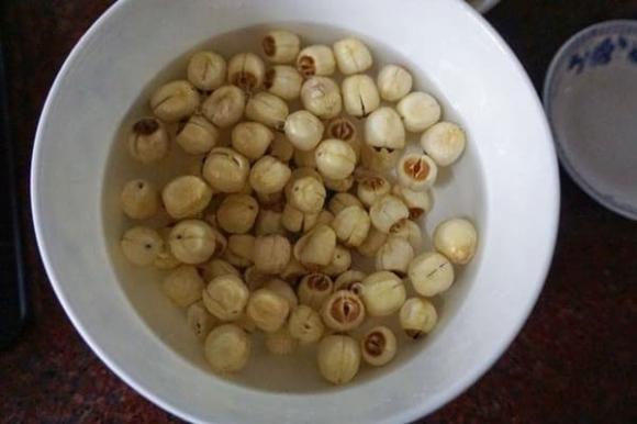sườn heo, sườn heo hấp hạt sen, món ngon mỗi ngày