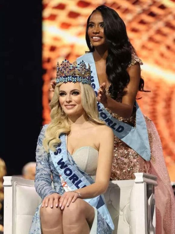  Hoa hậu Thế giới, Karolina Bielawska, váy xanh