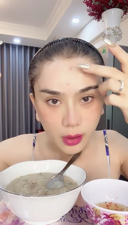ca sĩ Lâm Khánh Chi, sao Việt