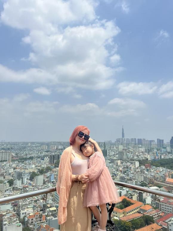 Cô Xuyến, Đào Hoàng Yến, thời trang sao 
