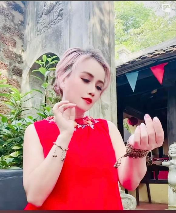 Cô Xuyến, Đào Hoàng Yến, thời trang sao 