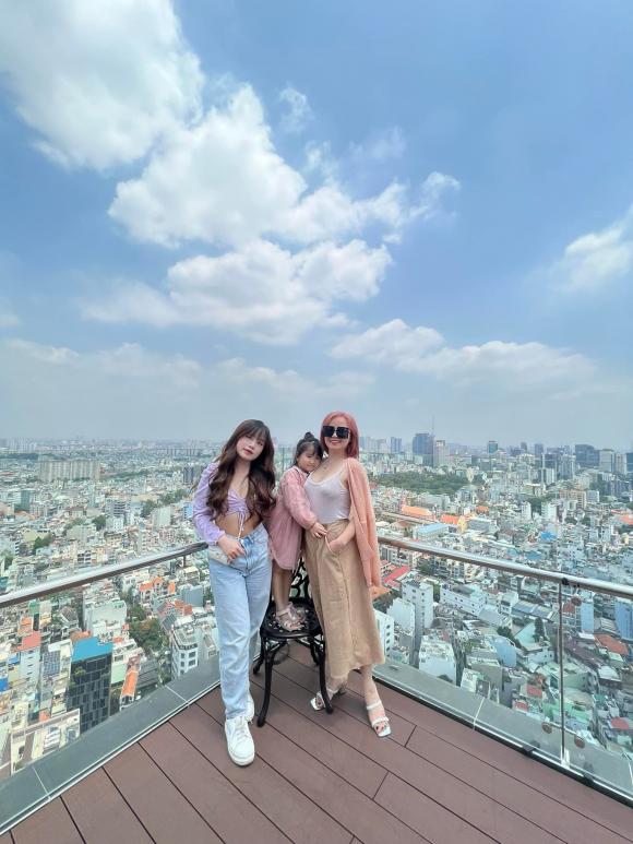 Cô Xuyến, Đào Hoàng Yến, thời trang sao 