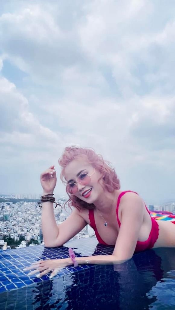 Cô Xuyến, Đào Hoàng Yến, thời trang sao 