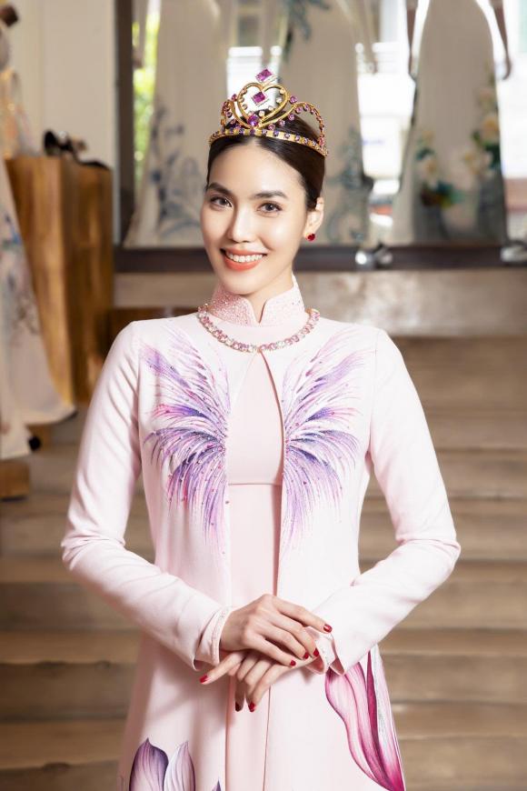 Hoa khôi Lan Khuê,Giải vàng siêu mẫu Lan Khuê, hoa hậu Lương Thùy Linh, sao Việt
