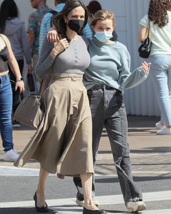 276967394_691425828882240_3939163603616033032_n.jpg 0 Vivienne, con gái angelina jolie, sao hollywood
