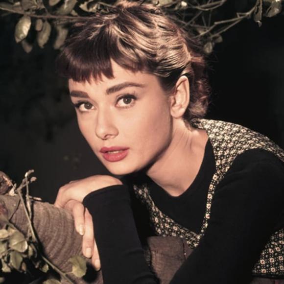 cô gái trẻ xinh đẹp, cô gái xinh đẹp, Audrey Hepburn