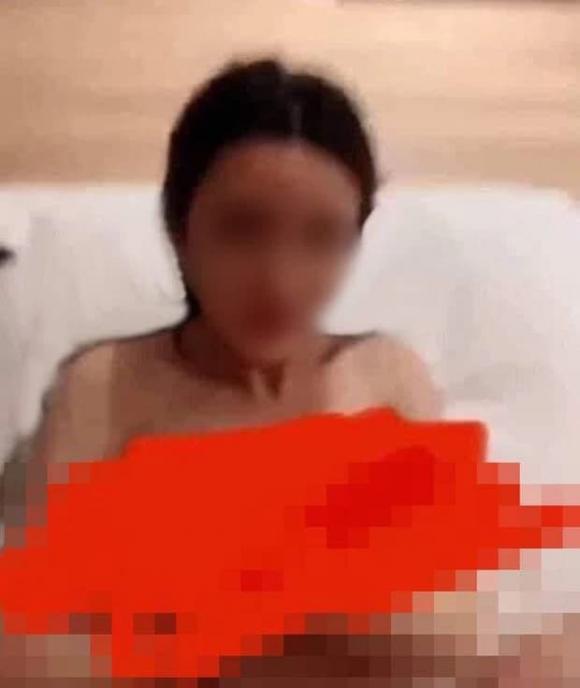 Lộ Ảnh Nóng Của Nữ Ca Sĩ H.H Giữa Bão Drama Tình Ái?