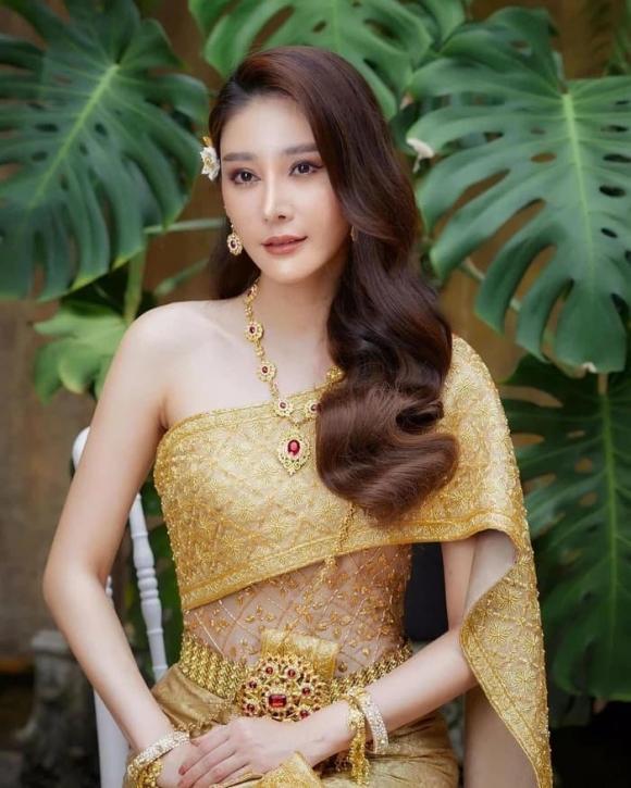Tangmo Nida, nữ diễn viên Chiếc Lá Bay, Thái Lan