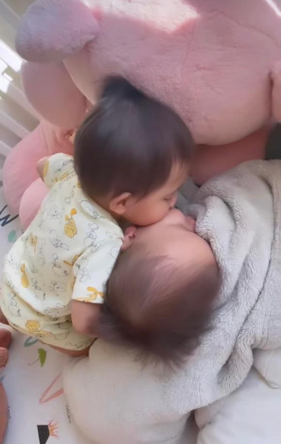 ,ca sĩ Hồ Ngọc Hà,nữ ca sĩ hồ ngọc hà, diễn viên Kim Lý, cặp sinh đôi của Hà Hồ, sao Việt