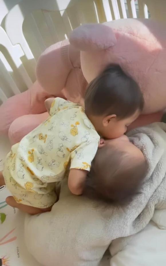 ,ca sĩ Hồ Ngọc Hà,nữ ca sĩ hồ ngọc hà, diễn viên Kim Lý, cặp sinh đôi của Hà Hồ, sao Việt