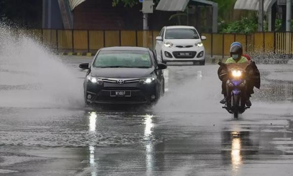 lái xe ngày mưa, tránh  tai nạn