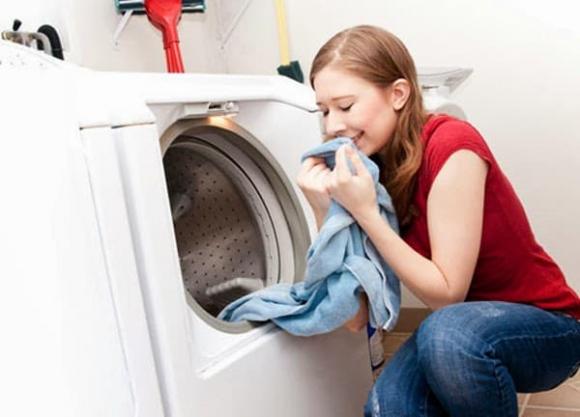 quần áo có mùi hôi, giặt quần áo, mẹo xử lý quần áo hôi
