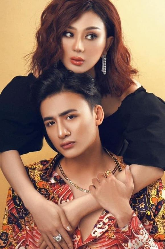 Lâm Khánh Chi, Sao Việt, Nữ ca sĩ chuyển giới 