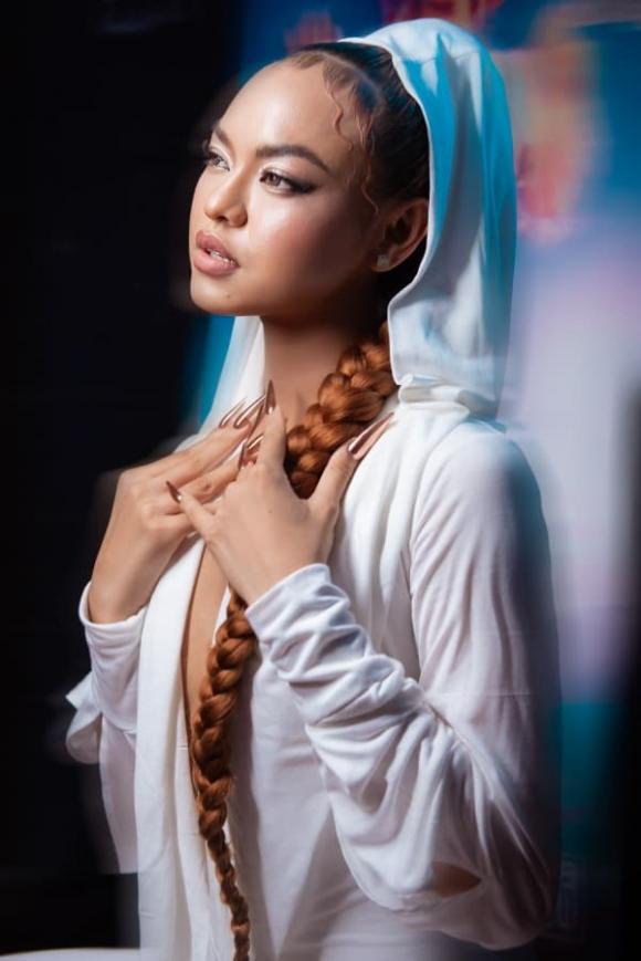 người mẫu Mai Ngô, sao Việt