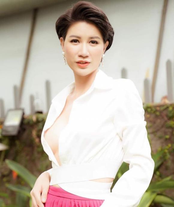 người mẫu Trang Trần, nữ streamer Bình Dương, sao Việt